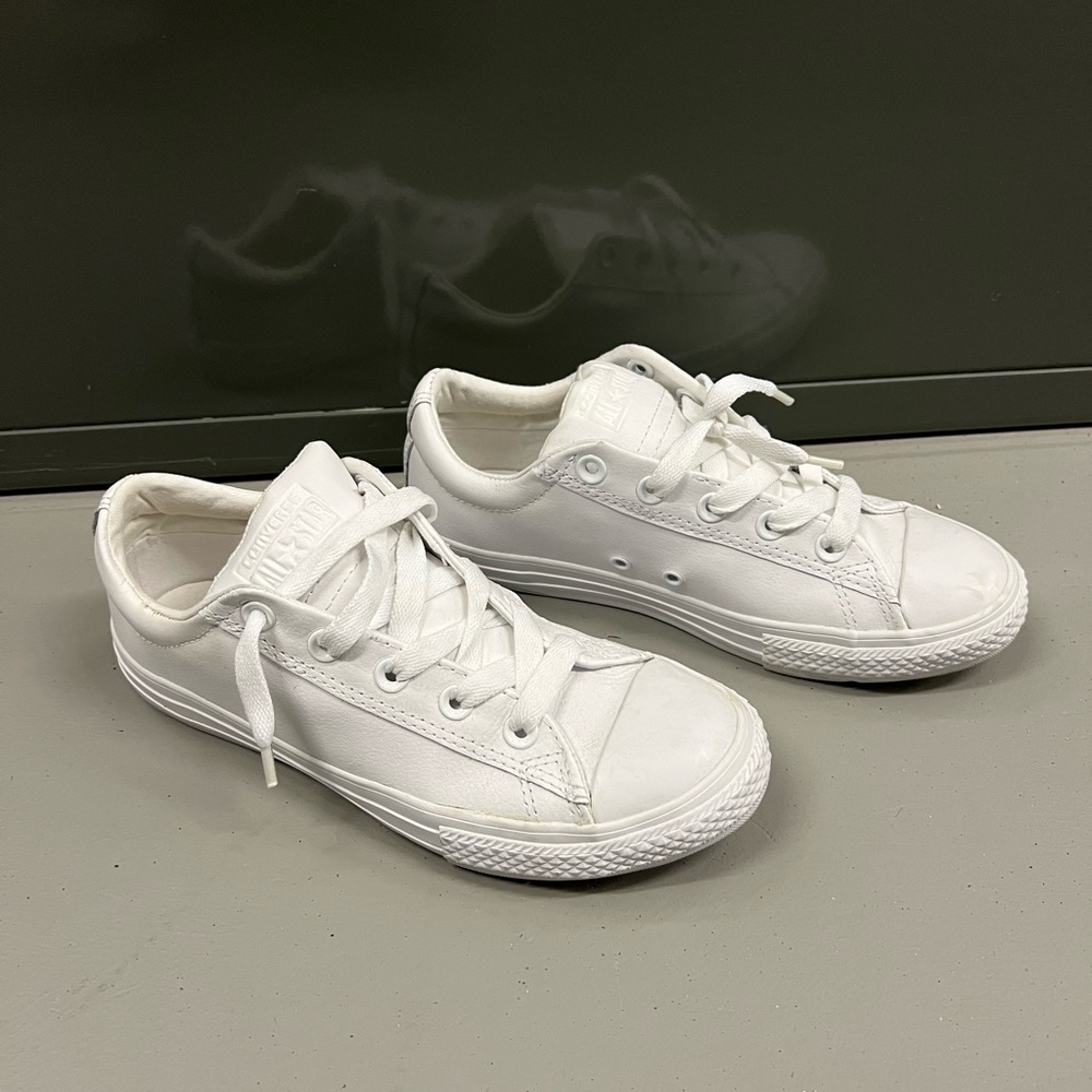 Converse White Leather Youth Junior Size 4 (fits women size 6)